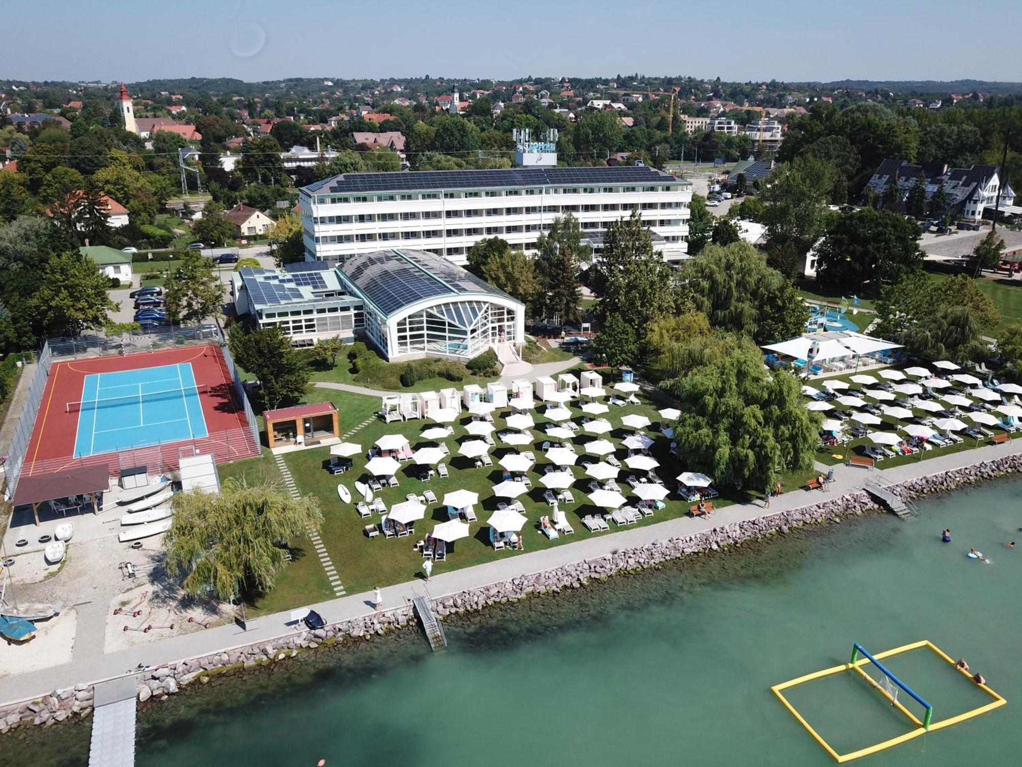 Hotel Marina Port Balatonkenese Exterior foto