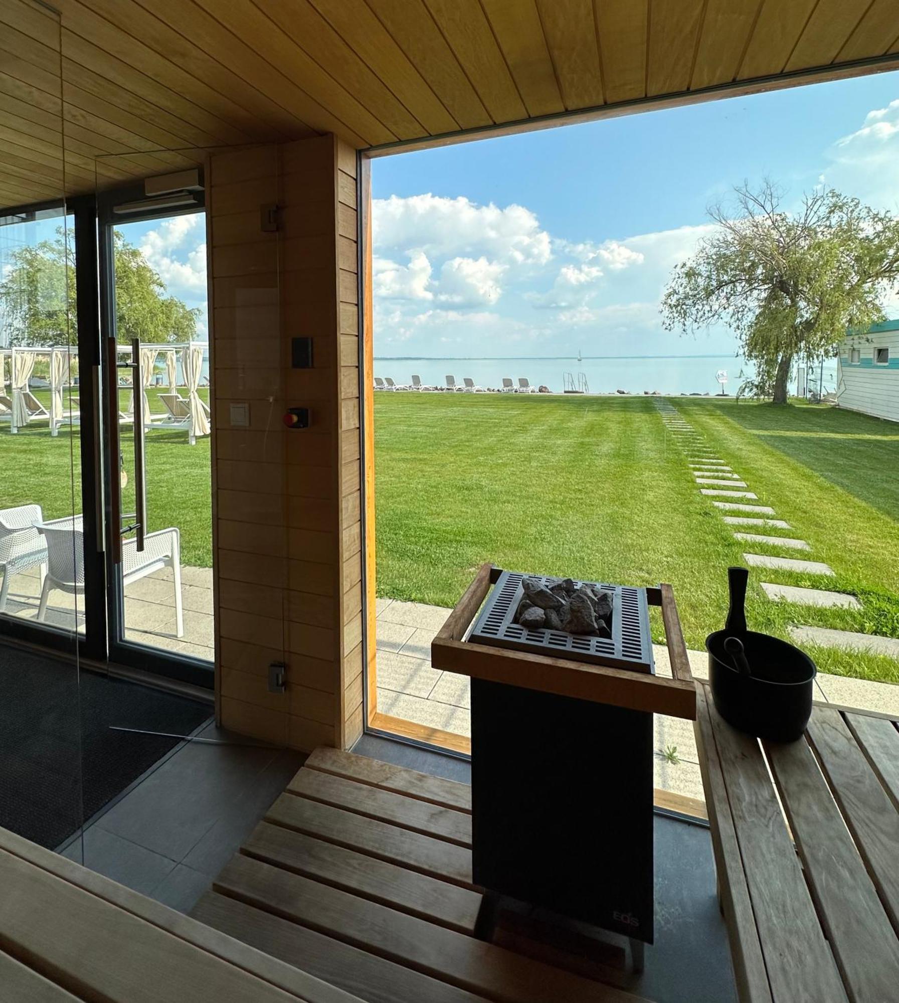 Hotel Marina Port Balatonkenese Exterior foto