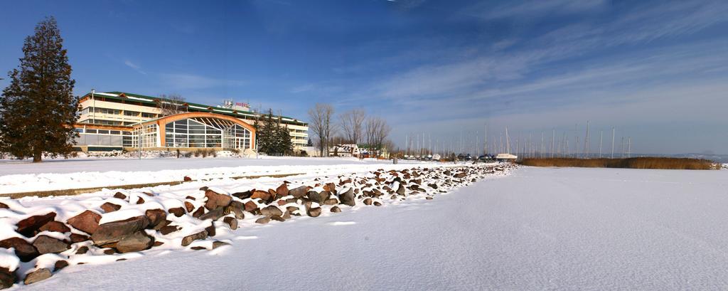 Hotel Marina Port Balatonkenese Exterior foto